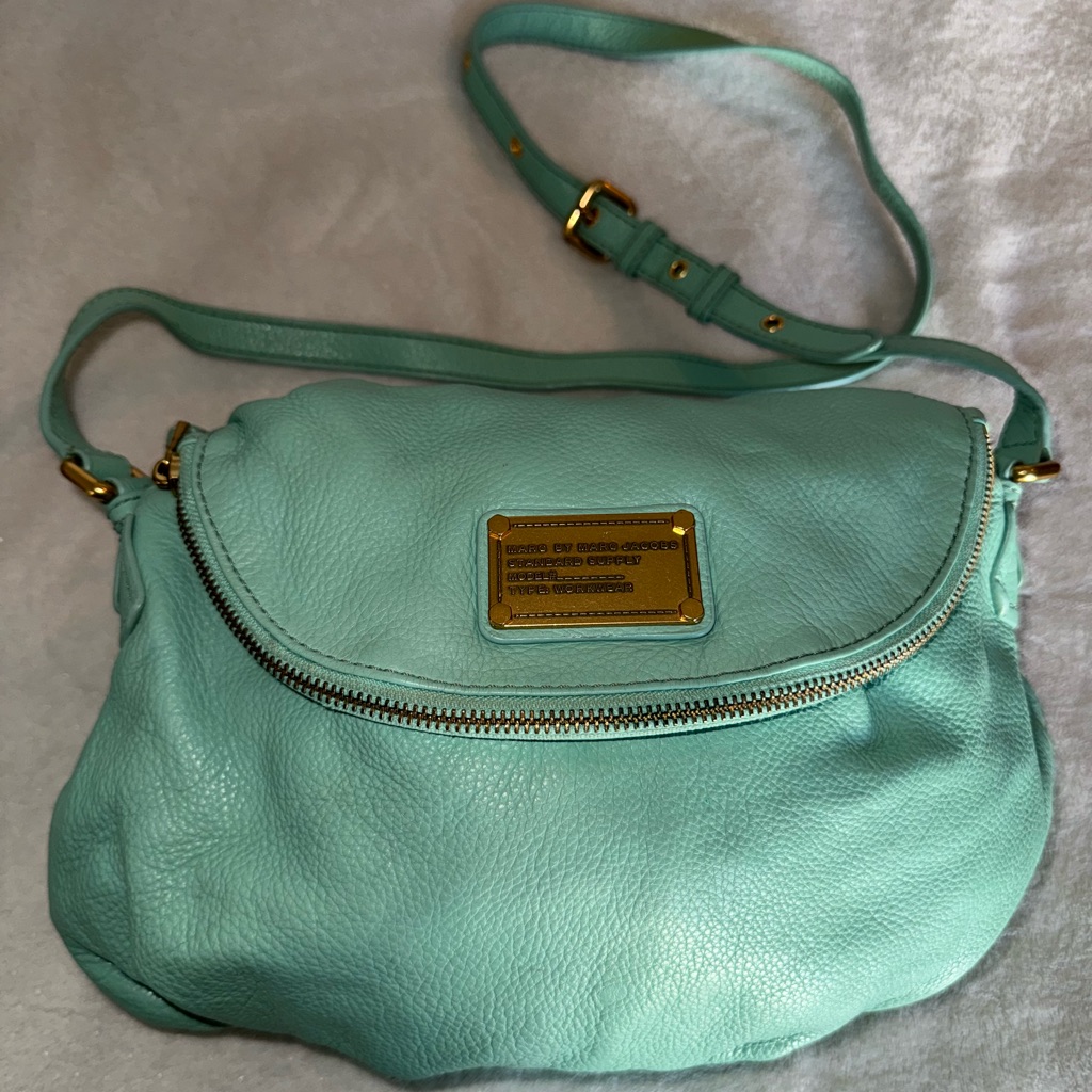 Marc Jacob’s Leather Bag With Strap And Gold Detail
